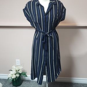 George brand buttoned down dress with belt, size Large, black, blue and white